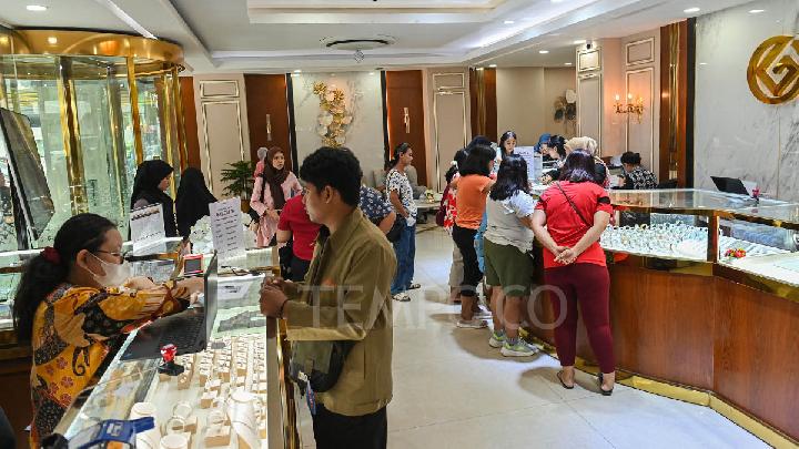 Harga Emas Antam Terkoreksi Tajam ke Rp2,94 Juta per Gram Usai Lonjakan Signifikan