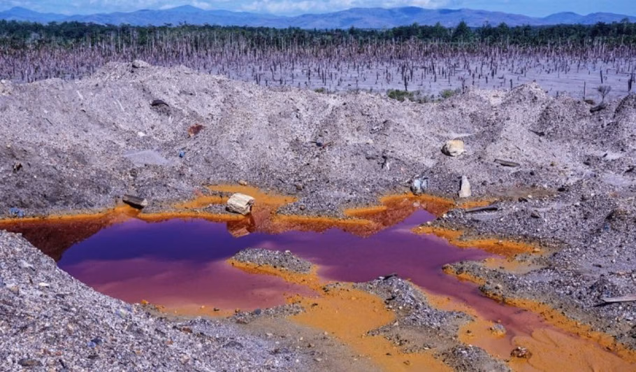 Ancaman Senyap Tambang Emas Skala Kecil: Pemicu Utama Emisi Merkuri di Indonesia