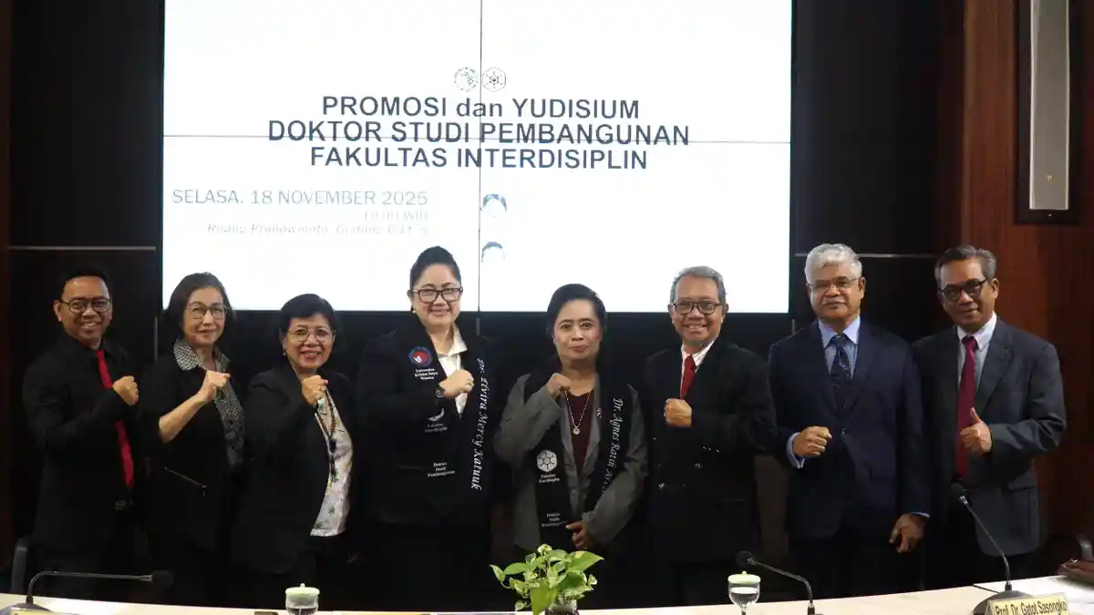 Merajut Batas Geografis, Dua Perempuan Inspiratif Raih Gelar Doktor Studi Pembangunan UKSW ke-99 dan 100