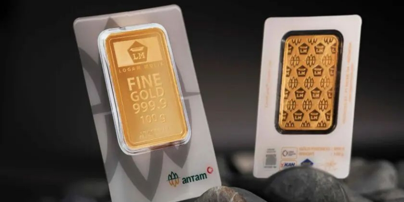 Harga Emas Antam Tergelincir pada 26 November 2025, Sentuh Rp2,37 Juta per Gram