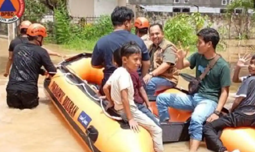 Banjir Terjang Kota Jambi: Sembilan Kelurahan Terendam, Puluhan KK dan Tiga Sekolah Terdampak