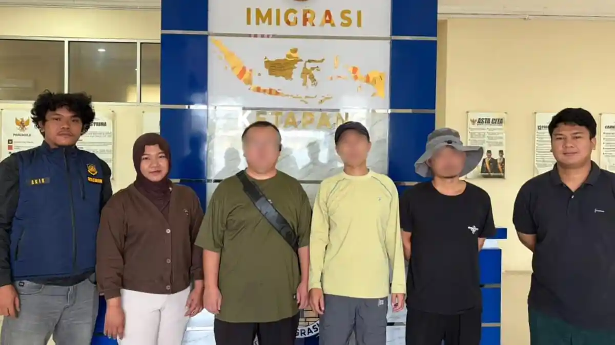 Imigrasi Deportasi Tiga WNA Tiongkok Terlibat Aktivitas Ilegal di Tambang Emas Ketapang