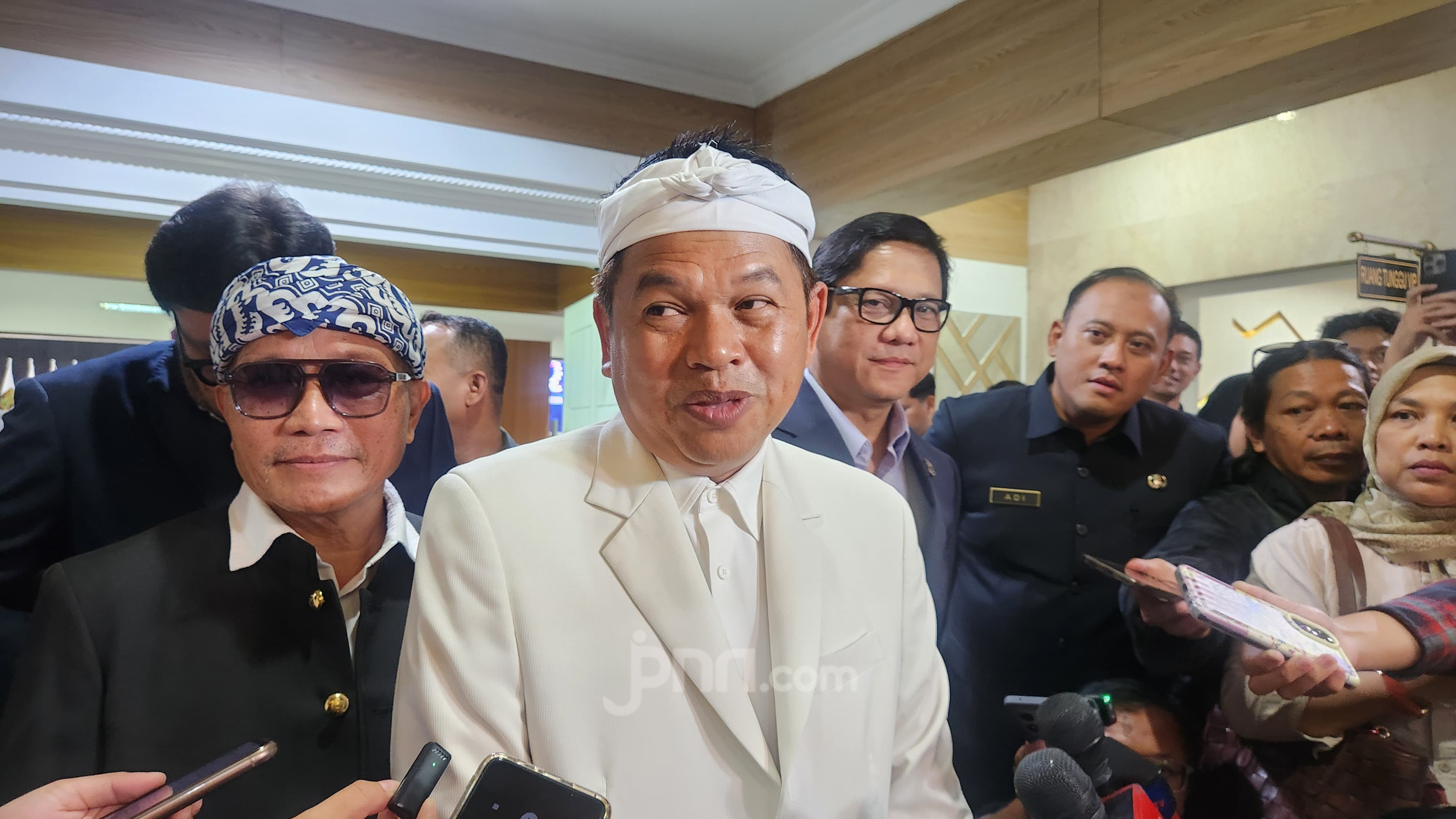 Gubernur Jabar Dedi Mulyadi Larang Truk ODOL Mulai 2026: Implikasi bagi Industri Pertambangan