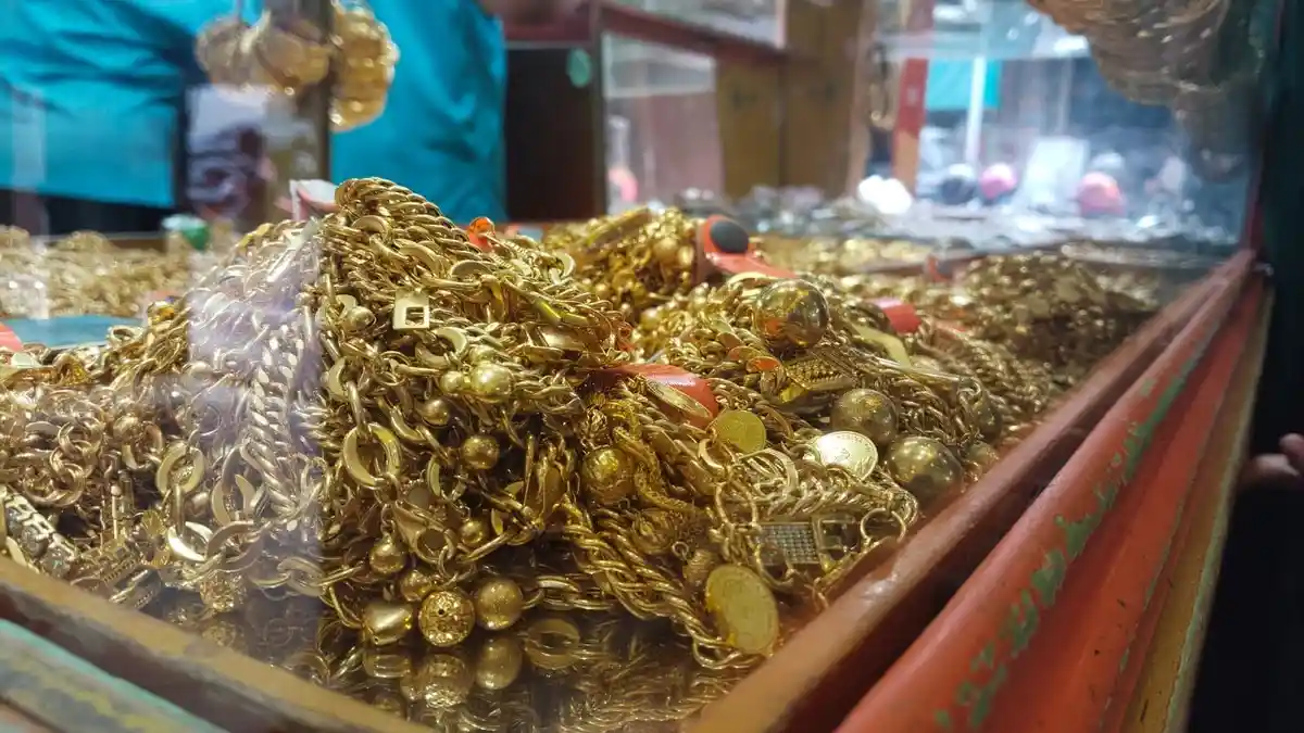 Harga Emas Domestik Tunjukkan Pergerakan Beragam pada Minggu, 8 Februari 2026