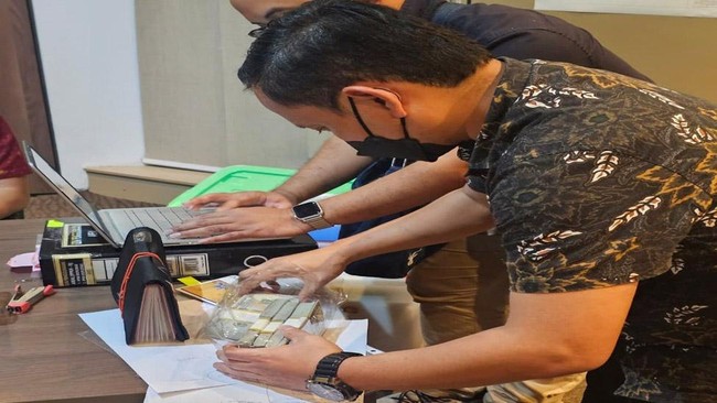 Kejagung Sita Dolar AS Senilai Rp1 Miliar dari Kantor Samin Tan: Penyelidikan Korupsi Tambang Berlanjut