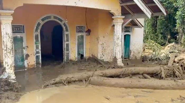 WALHI Soroti Tanggung Jawab Gubernur Sumbar Atas Bencana: Desak Evaluasi Lingkungan Menyeluruh