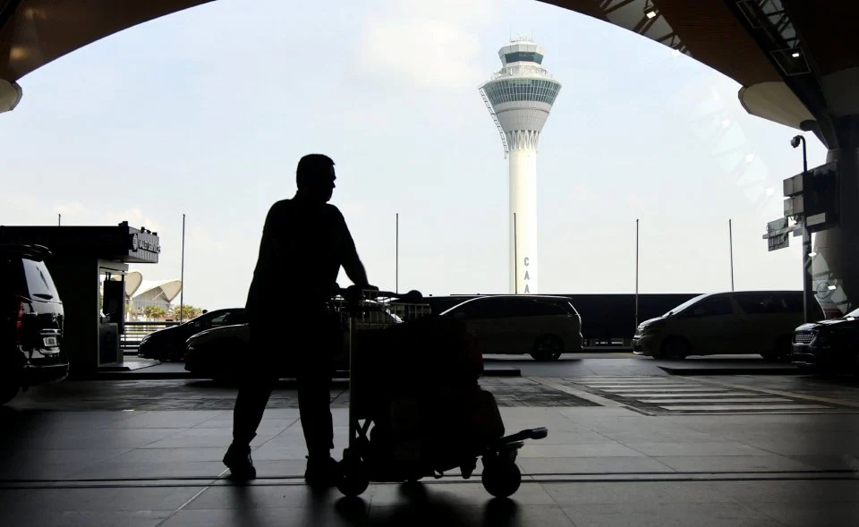 Dua Warga Bangladesh Ditahan di KLIA, Diduga Jadi 'Ulat' Taksi dengan Tarif Selangit